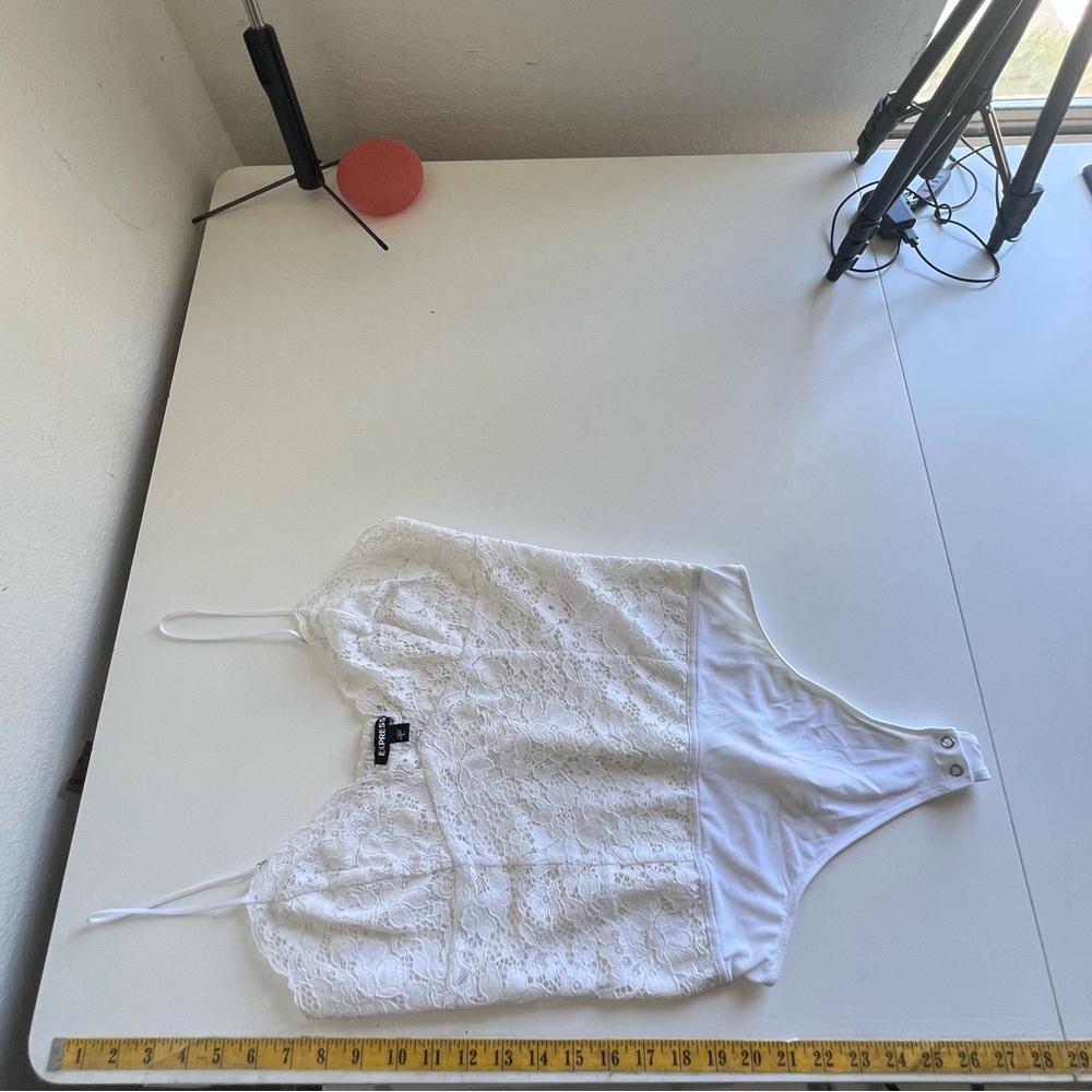 Express Allover Lace Thong White Bodysuit Medium NWOT Beautiful!! - Picture 10 of 10